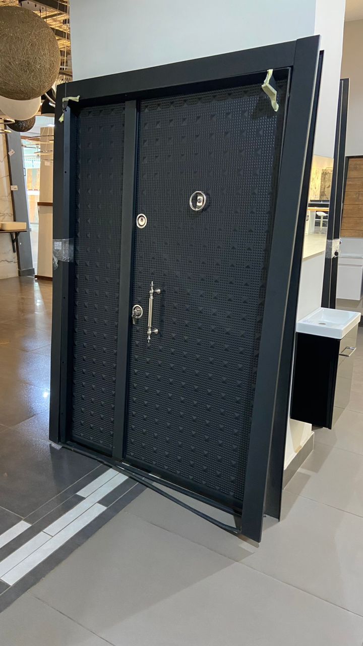 SECURITY DOOR COMPLETE (1 & HALF) BLACK